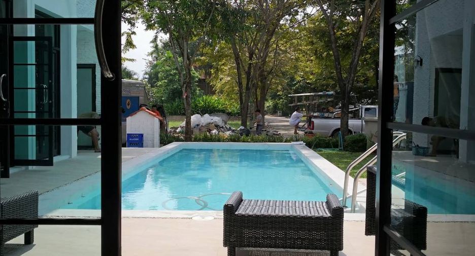 For rent 4 bedrooms house in Mueang Chiang Mai, Chiang Mai