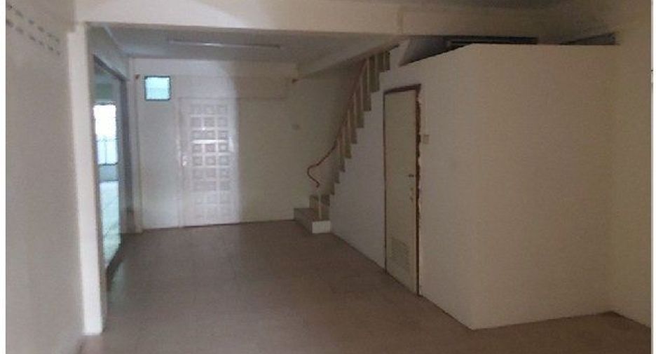 Продажа 5 спальни торговое помещение в Пхра Кханонг, Бангкок