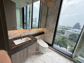 Продажа 2 спальни кондо в Кхлонг Тоеи, Бангкок