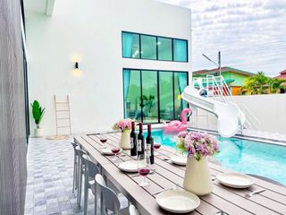 Villa zur Miete und zum Kauf mit 4 Zimmer in Bang Lamung, Chonburi