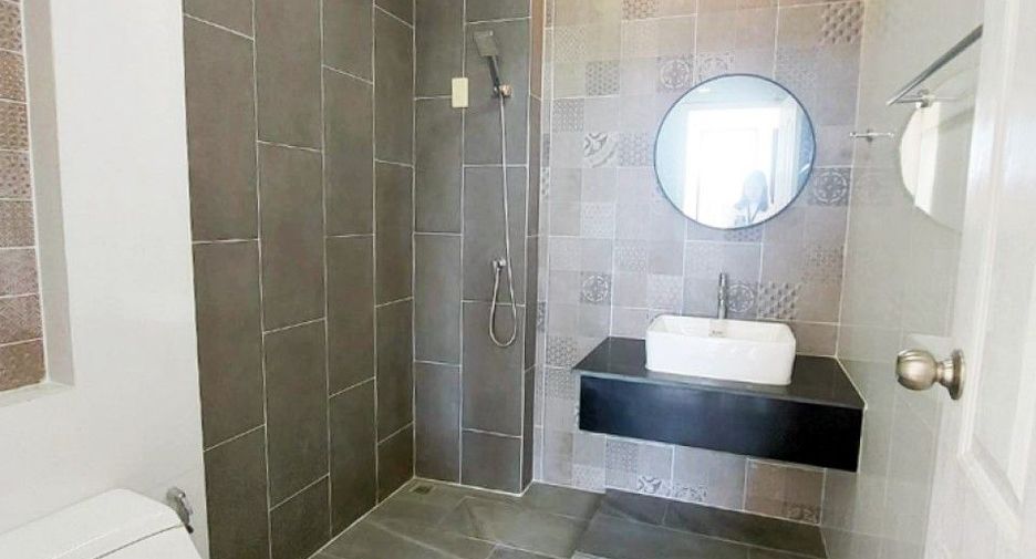 For sale 4 bedrooms retail Space in Mueang Nakhon Si Thammarat, Nakhon Si Thammarat