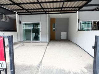 For sale 3 ベッドルーム townhouse in Mueang Samut Sakhon, Samut Sakhon
