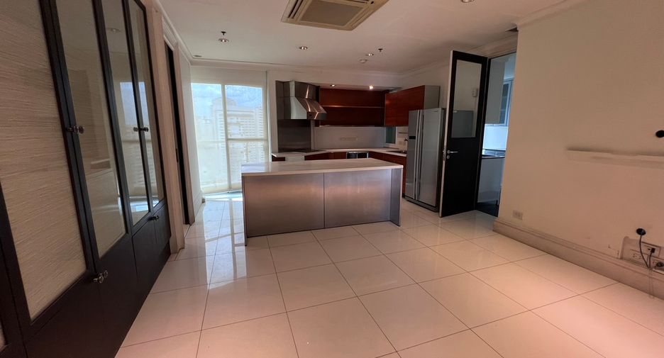 For sale 3 bedrooms condo in Khlong Toei, Bangkok