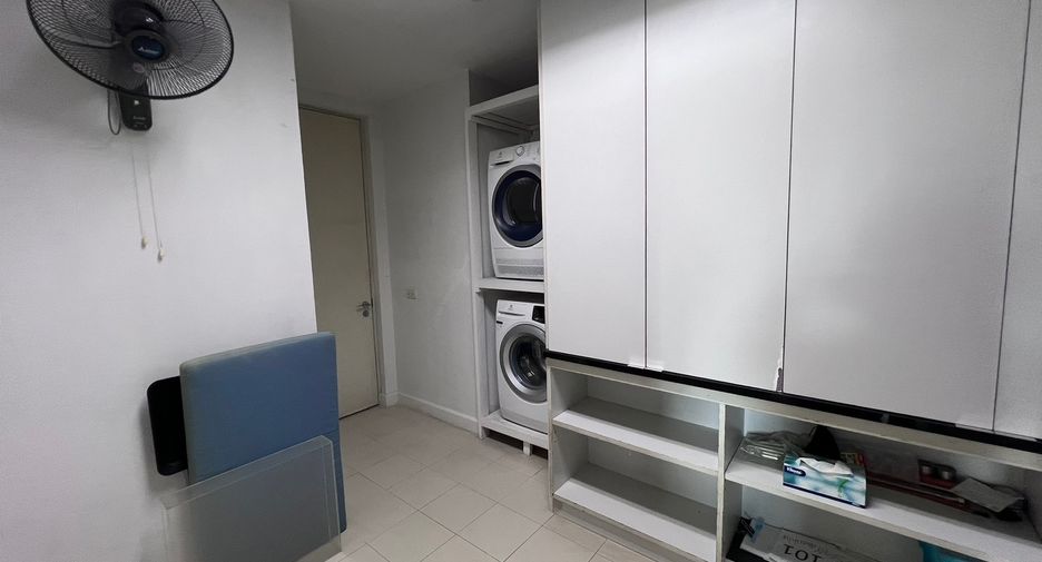 For sale 3 bedrooms condo in Khlong Toei, Bangkok