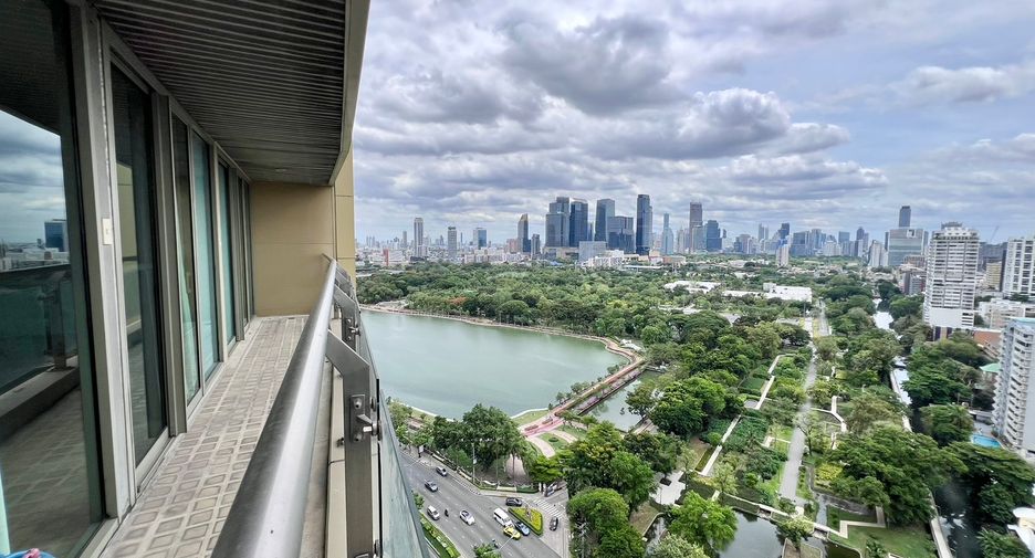 For sale 3 bedrooms condo in Khlong Toei, Bangkok