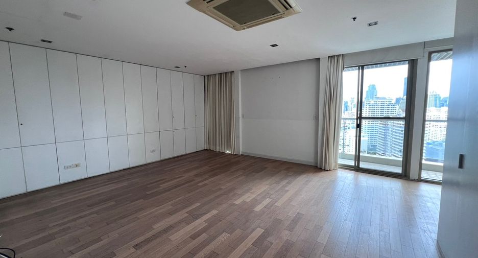 For sale 3 bedrooms condo in Khlong Toei, Bangkok