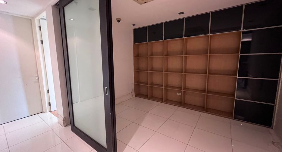 For sale 3 bedrooms condo in Khlong Toei, Bangkok