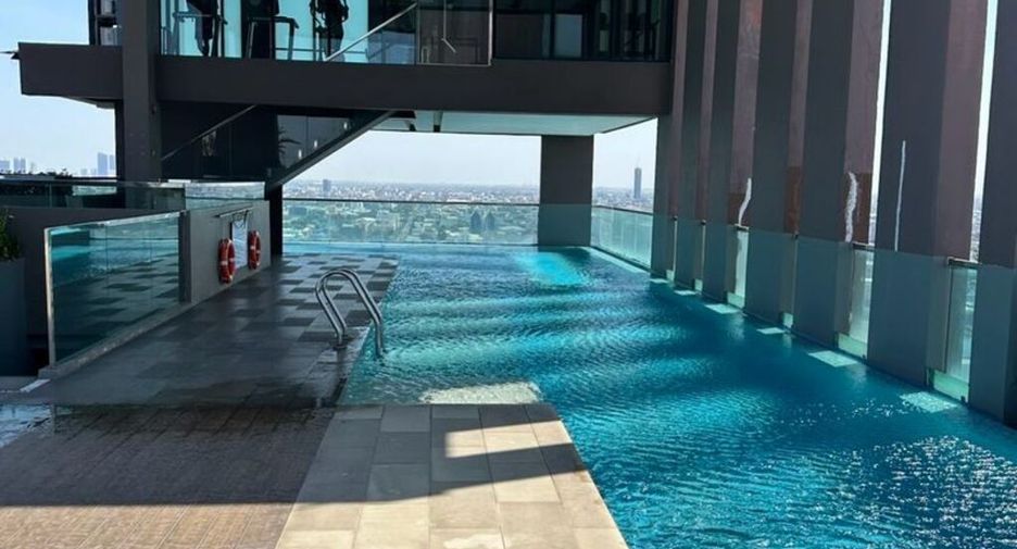 For sale 2 bedrooms condo in Mueang Samut Prakan, Samut Prakan