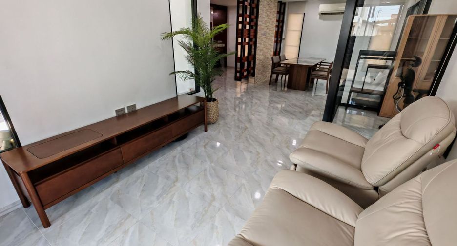 Casa en alquiler y en venta de 3 habitaciones en Prawet, Bangkok
