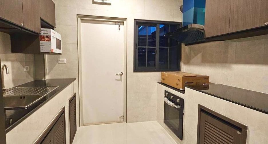For rent 4 bedrooms house in Bang Phli, Samut Prakan