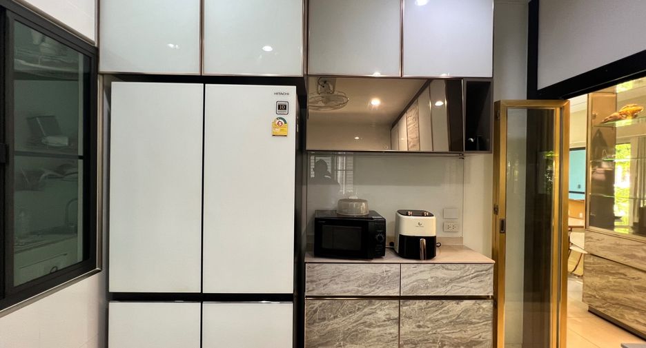 For rent 4 bedrooms house in Suan Luang, Bangkok