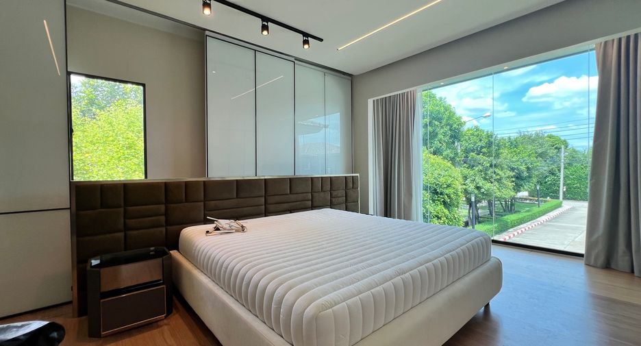 For rent 4 bedrooms house in Suan Luang, Bangkok