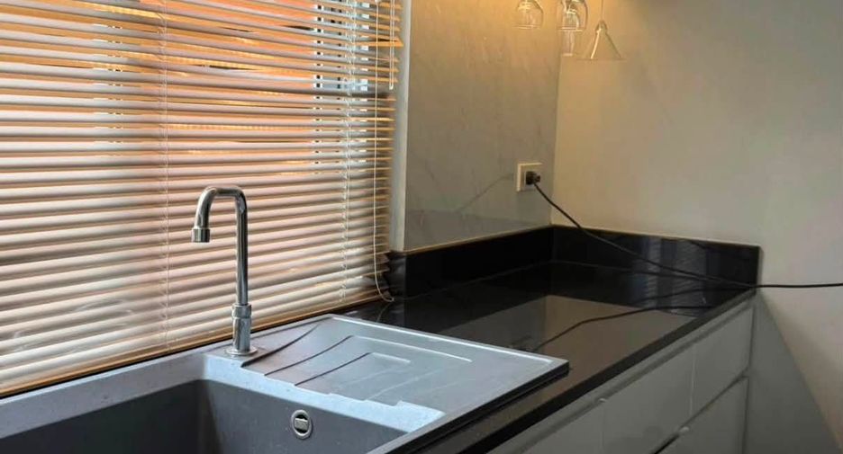 Casa en alquiler y en venta de 4 habitaciones en Saraphi, Chiang Mai