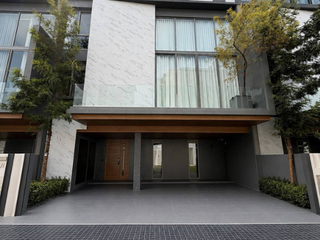 For rent 3 bedrooms townhouse in Phra Khanong, Bangkok
