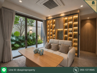 For rent 3 bedrooms townhouse in Phra Khanong, Bangkok