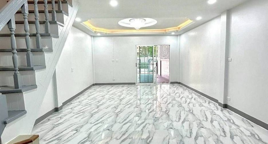 Casa adosada en venta de 2 habitaciones en Si Racha, Chonburi
