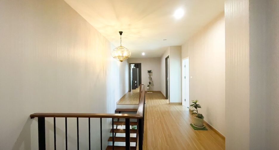 À louer et à vendre 5 chambres maison à Bang Kapi, Bangkok