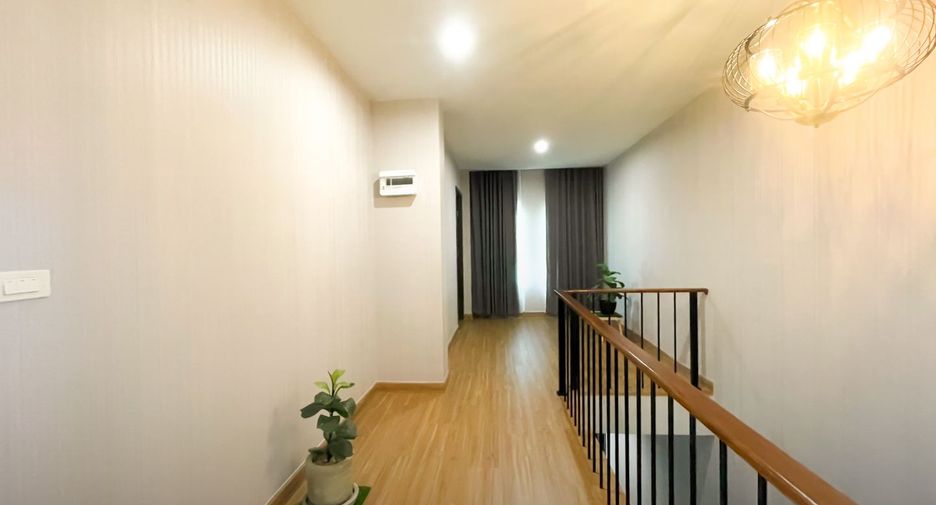À louer et à vendre 5 chambres maison à Bang Kapi, Bangkok