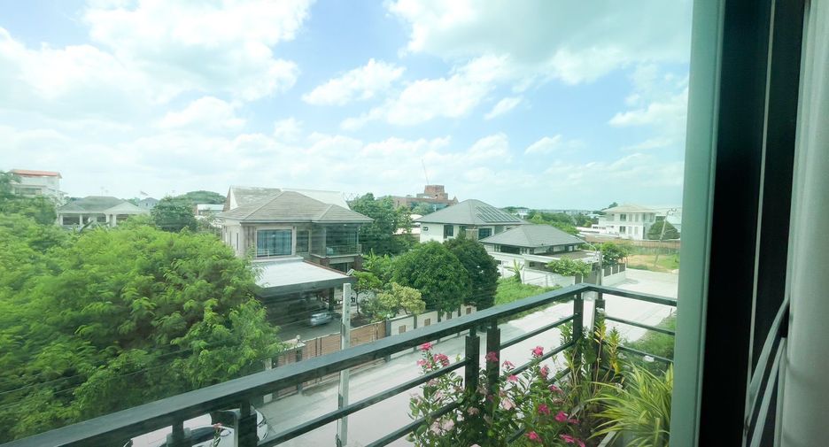 À louer et à vendre 5 chambres maison à Bang Kapi, Bangkok