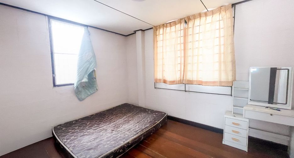 For sale 2 bedrooms townhouse in Lat Krabang, Bangkok