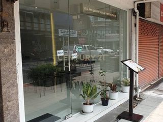 Local comercial en venta de 2 habitaciones en Watthana, Bangkok