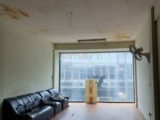 Local comercial en venta de 2 habitaciones en Watthana, Bangkok