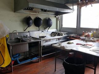 Local comercial en venta de 2 habitaciones en Watthana, Bangkok