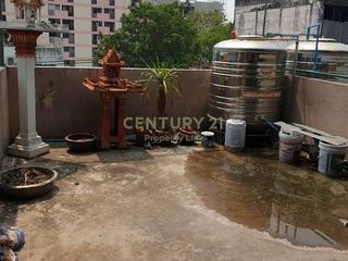 Local comercial en venta de 2 habitaciones en Watthana, Bangkok
