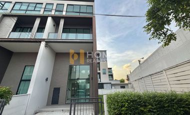 For sale 3 bedrooms townhouse in Bang Khen, Bangkok