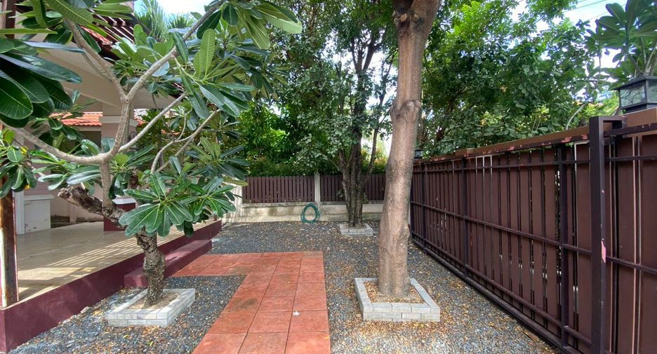 For rent and for sale 4 bedrooms house in Mueang Chiang Mai, Chiang Mai
