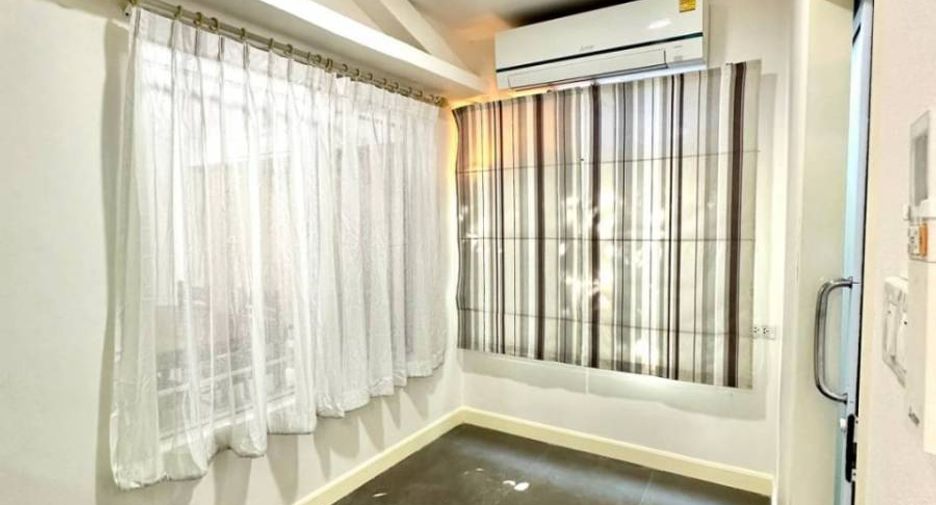 For rent 4 bedrooms house in Mueang Chiang Mai, Chiang Mai