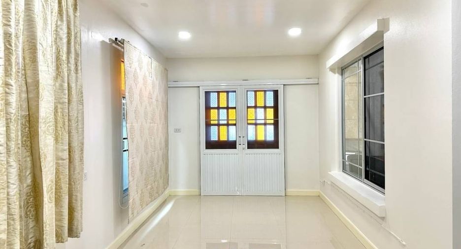 For rent 4 bedrooms house in Mueang Chiang Mai, Chiang Mai