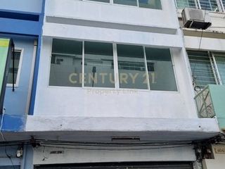 For rent 2 bedrooms retail Space in Watthana, Bangkok