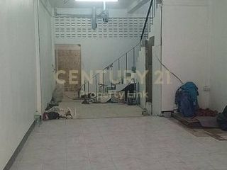 For rent 2 bedrooms retail Space in Watthana, Bangkok