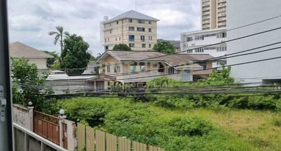 For rent 2 bedrooms retail Space in Watthana, Bangkok