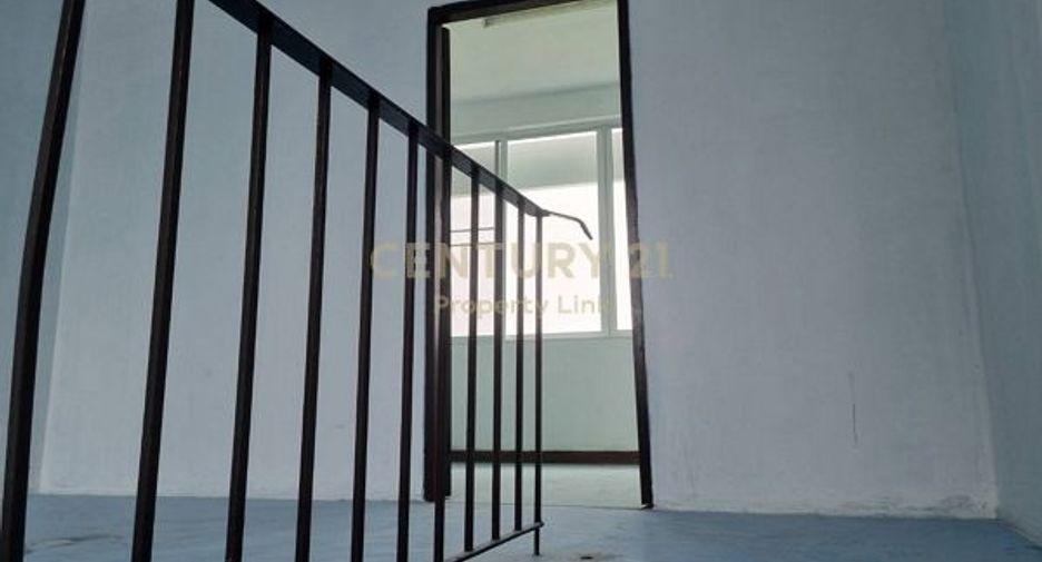 For rent 2 bedrooms retail Space in Watthana, Bangkok