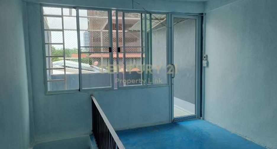 For rent 2 bedrooms retail Space in Watthana, Bangkok