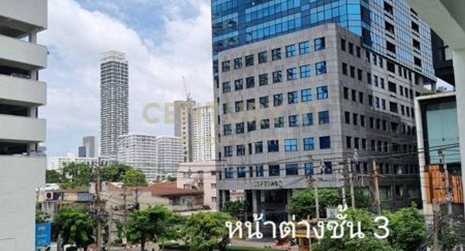 For rent 2 bedrooms retail Space in Watthana, Bangkok