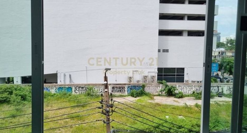 For rent 2 bedrooms retail Space in Watthana, Bangkok