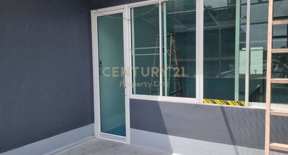 For rent 2 bedrooms retail Space in Watthana, Bangkok