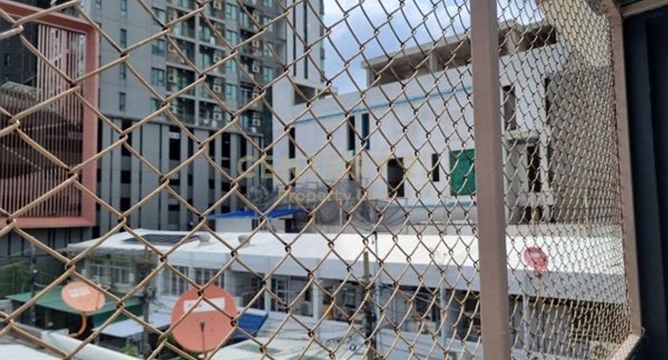 For rent 2 bedrooms retail Space in Watthana, Bangkok
