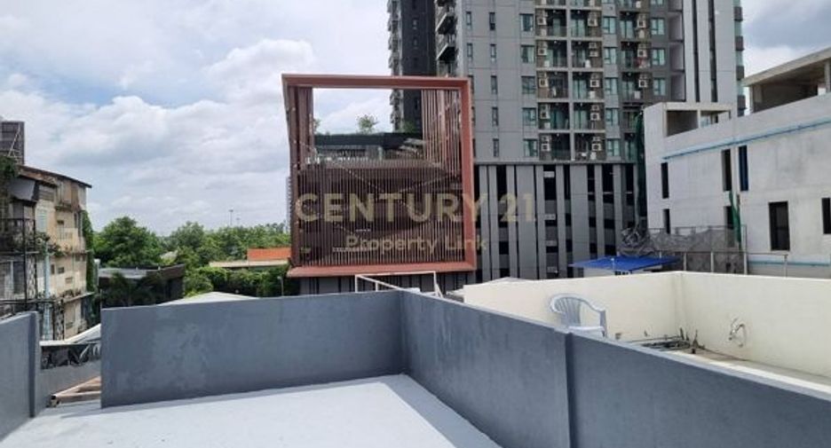 For rent 2 bedrooms retail Space in Watthana, Bangkok