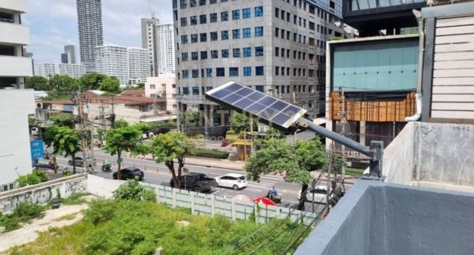 For rent 2 bedrooms retail Space in Watthana, Bangkok
