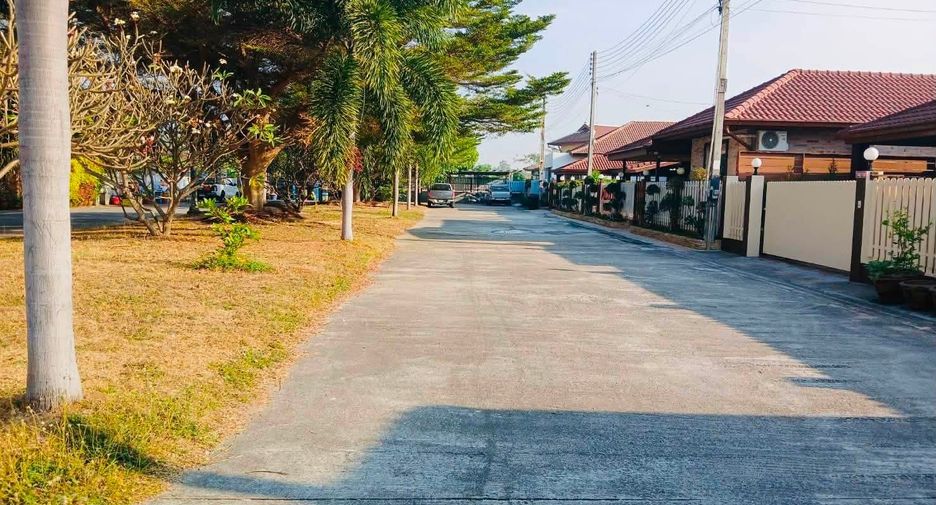 Casa en alquiler de 6 habitaciones en Bang Lamung, Chonburi