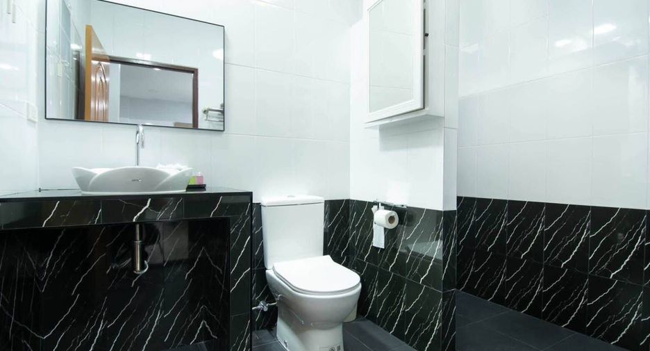 Casa en alquiler de 6 habitaciones en Bang Lamung, Chonburi