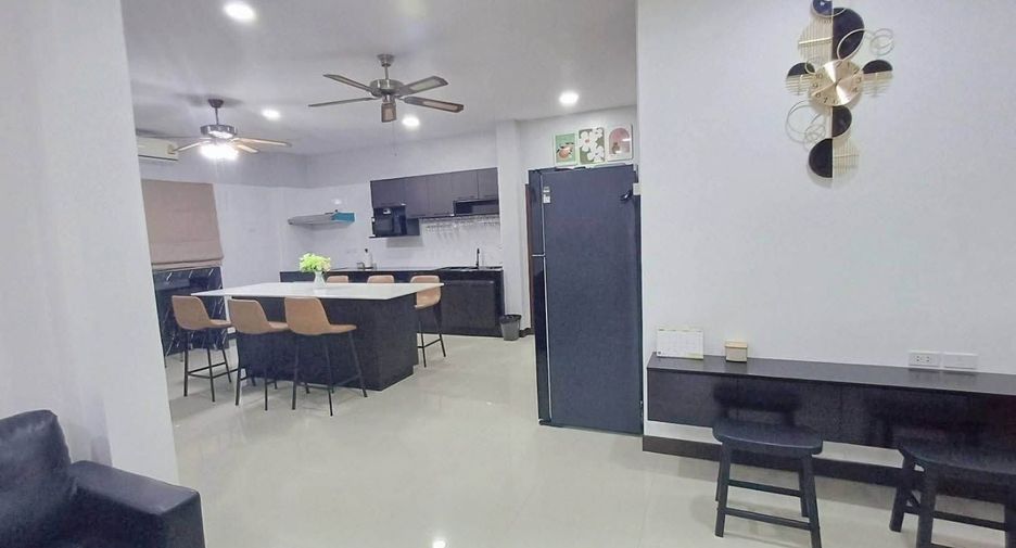 Casa en alquiler de 6 habitaciones en Bang Lamung, Chonburi