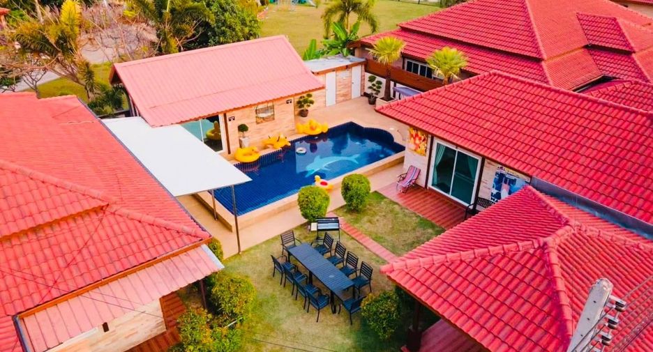 Casa en alquiler de 6 habitaciones en Bang Lamung, Chonburi