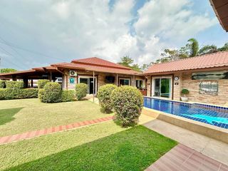 Casa en alquiler de 6 habitaciones en Bang Lamung, Chonburi