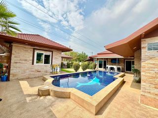 Casa en alquiler de 6 habitaciones en Bang Lamung, Chonburi