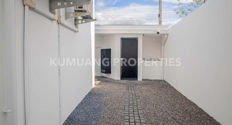 For rent 5 bedrooms house in Mueang Chiang Mai, Chiang Mai